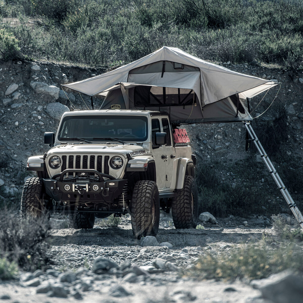 Smittybilt Overlander Rooftop Tent thumbnail 2